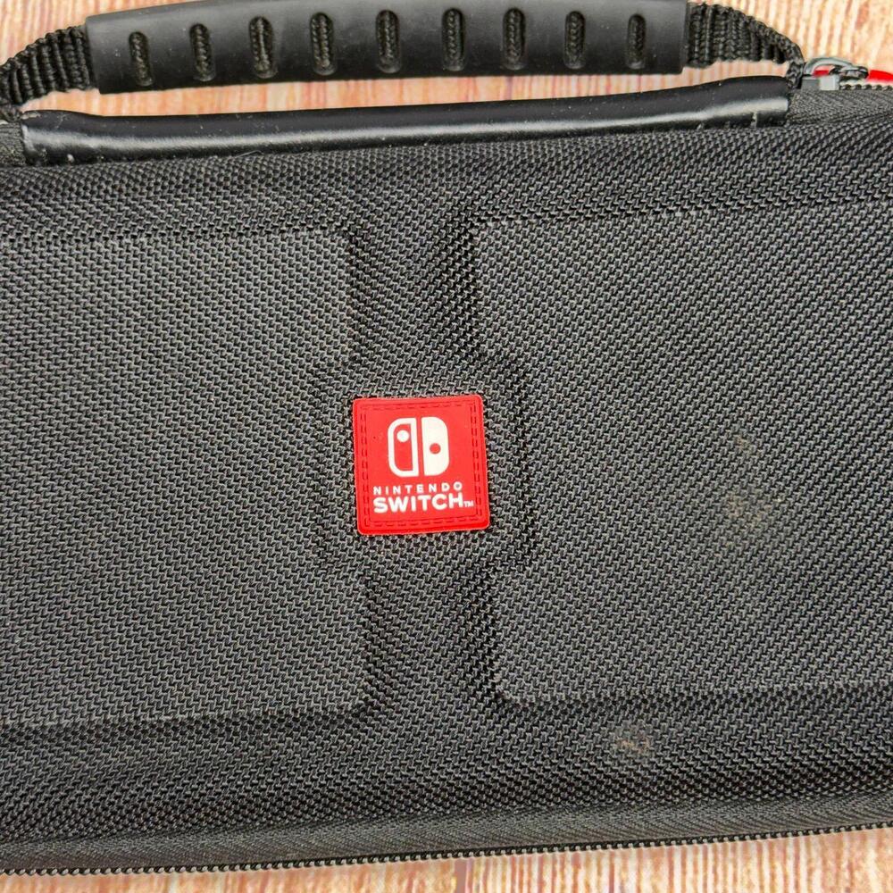 Nintendo Switch Carrying Case - Picture 3 of 6